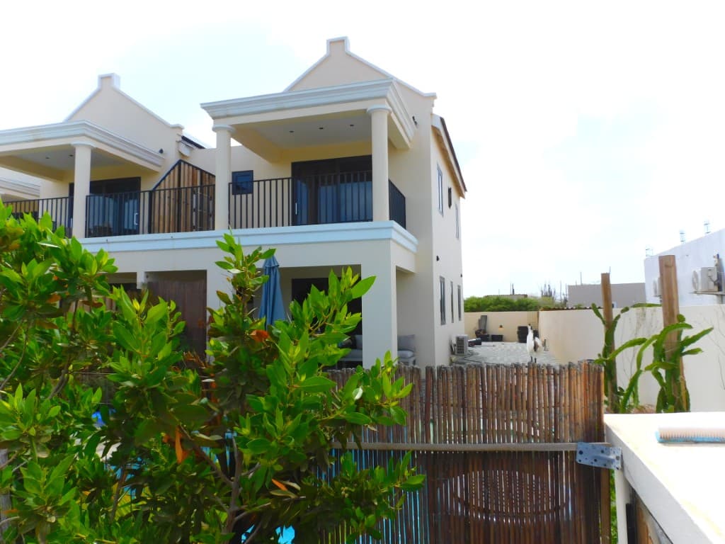 Kaya Juruene Corner House - 2BR with Pool & Solar in Tera Kora
