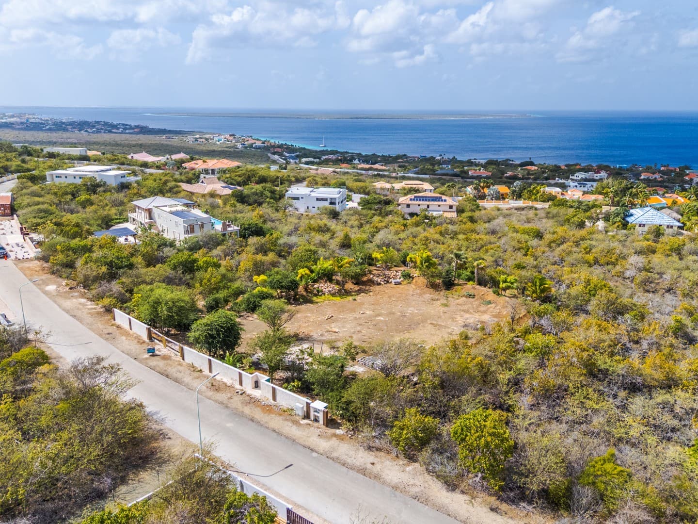 Land in Sabadeco - Bonaire, diver's paradise
