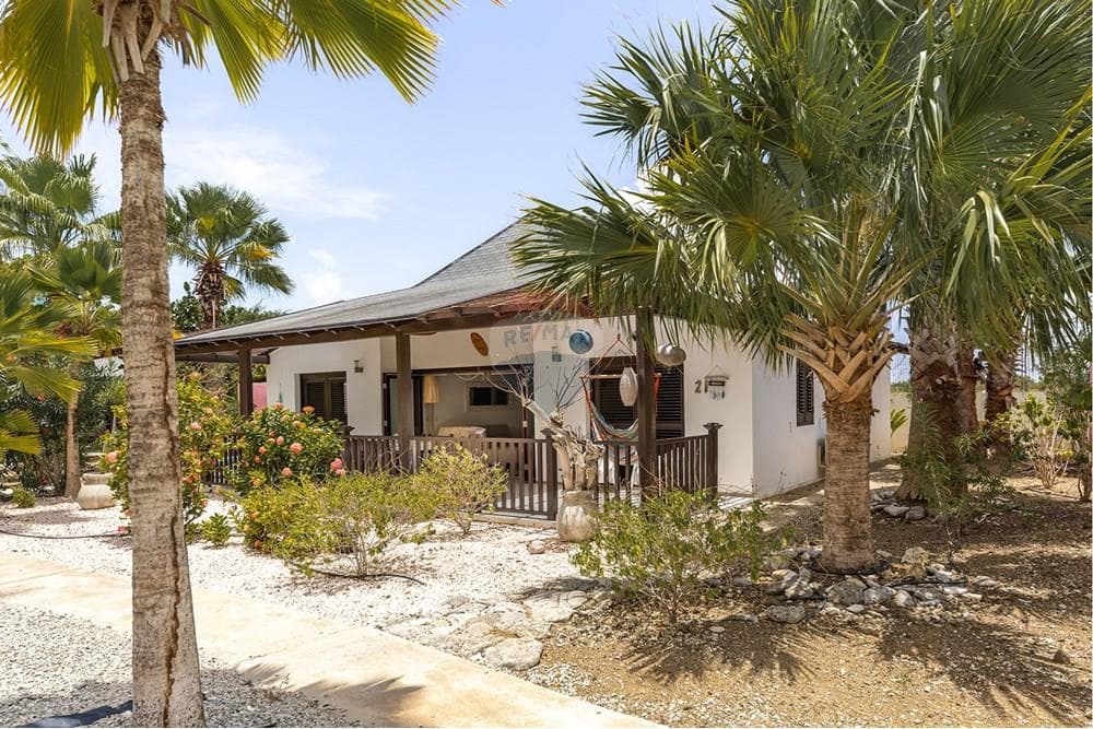 Charming tropical cottage at Waterlands Village
