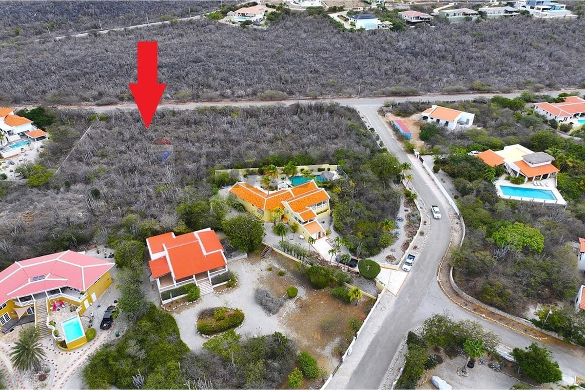 Land in Sabadeco - Bonaire, diver's paradise