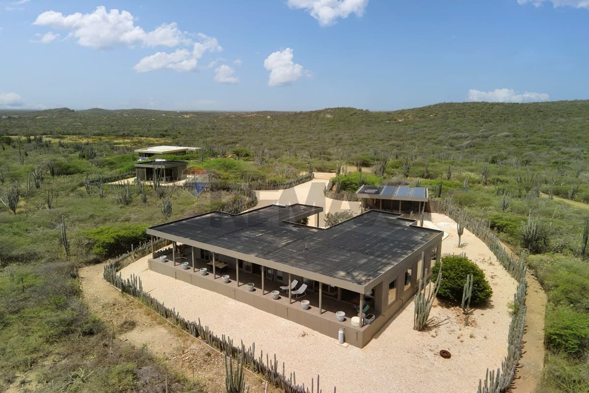 Living off the grid at Luga Aleha 10