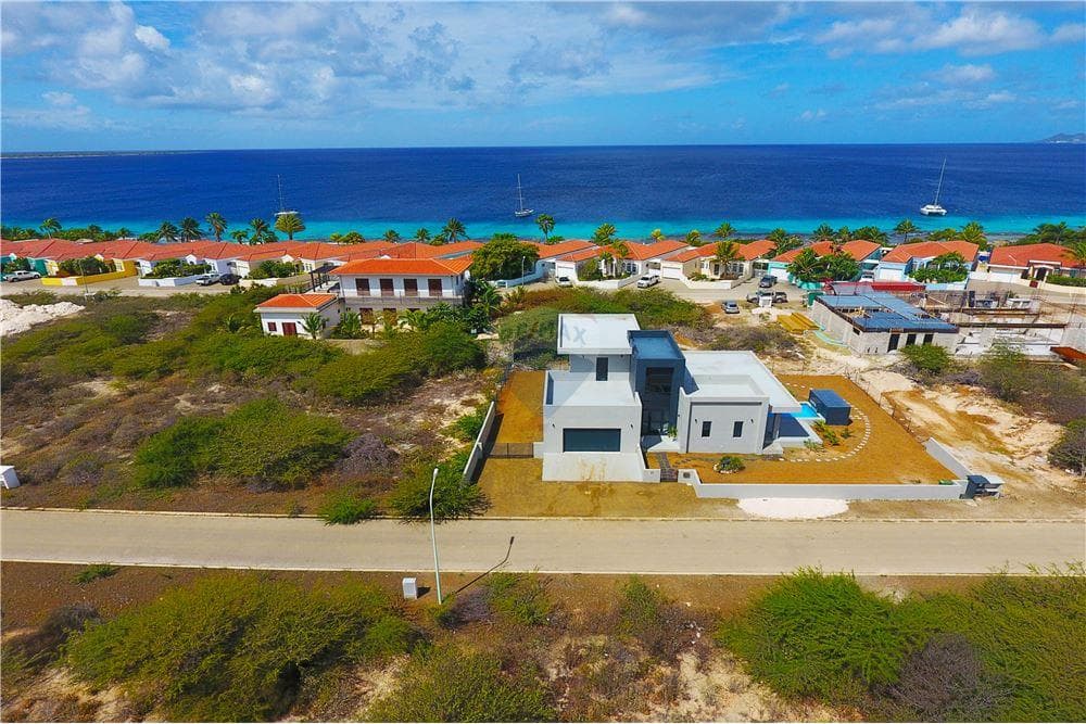 Modern Villa close to the Ocean