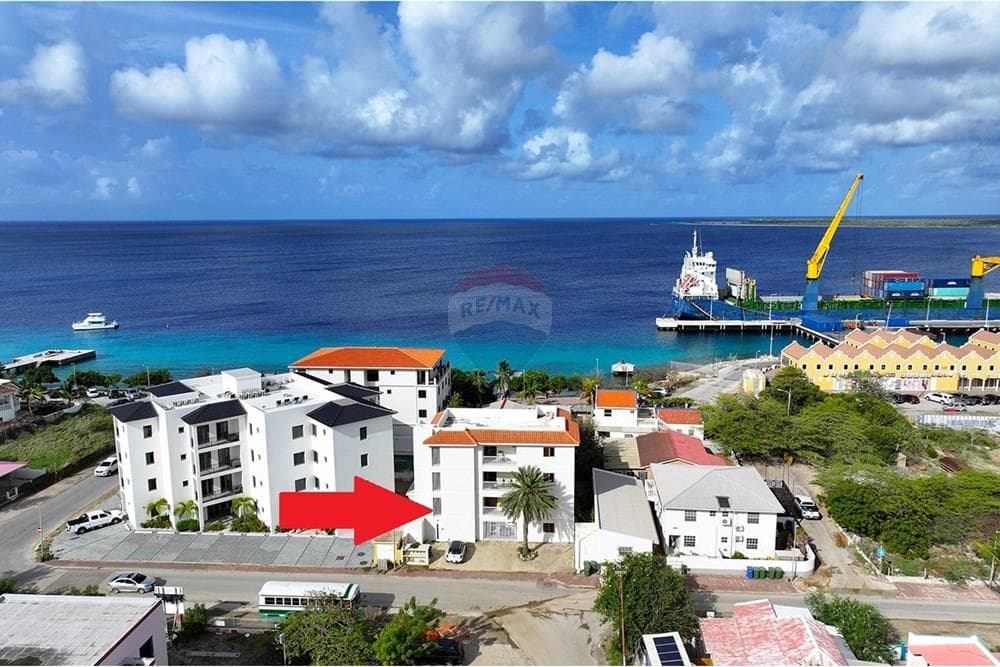 Apartment Steps Away from Cha Cha Cha Beach!
