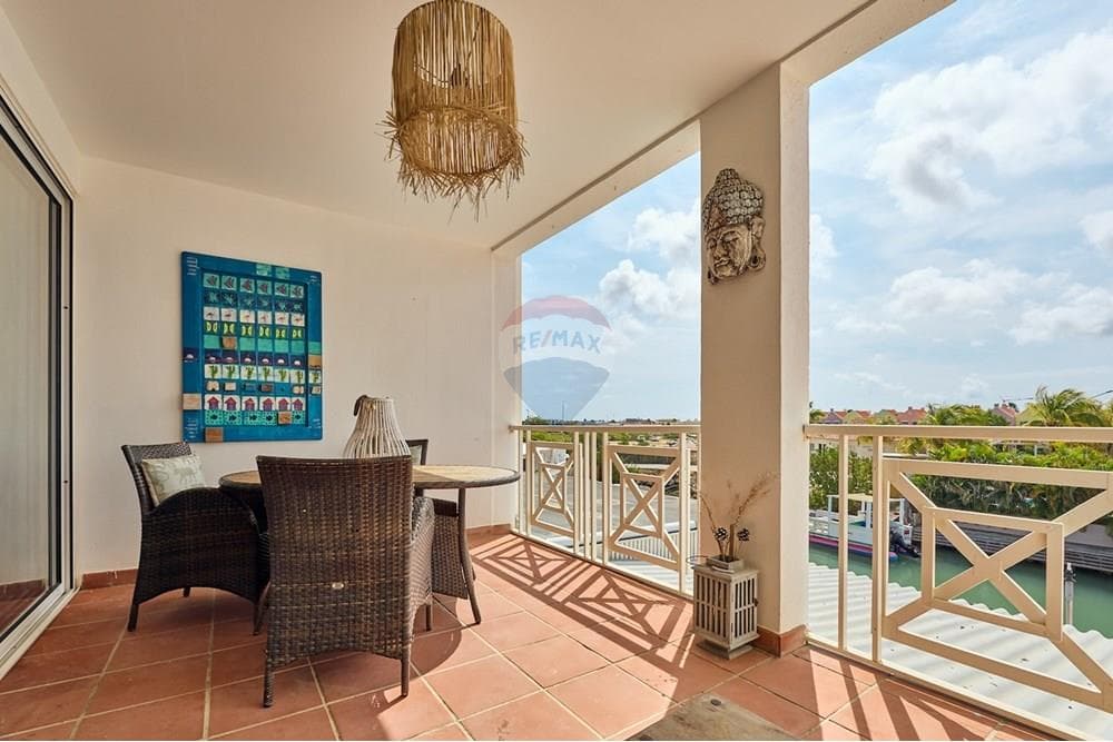 Spacious, Well-Located Waterfront Apartment