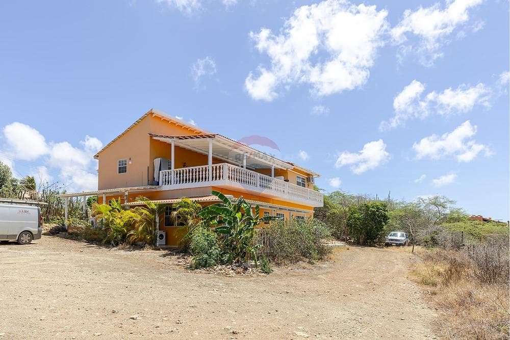 Large Villa Consisting of in Total 3 Units!
