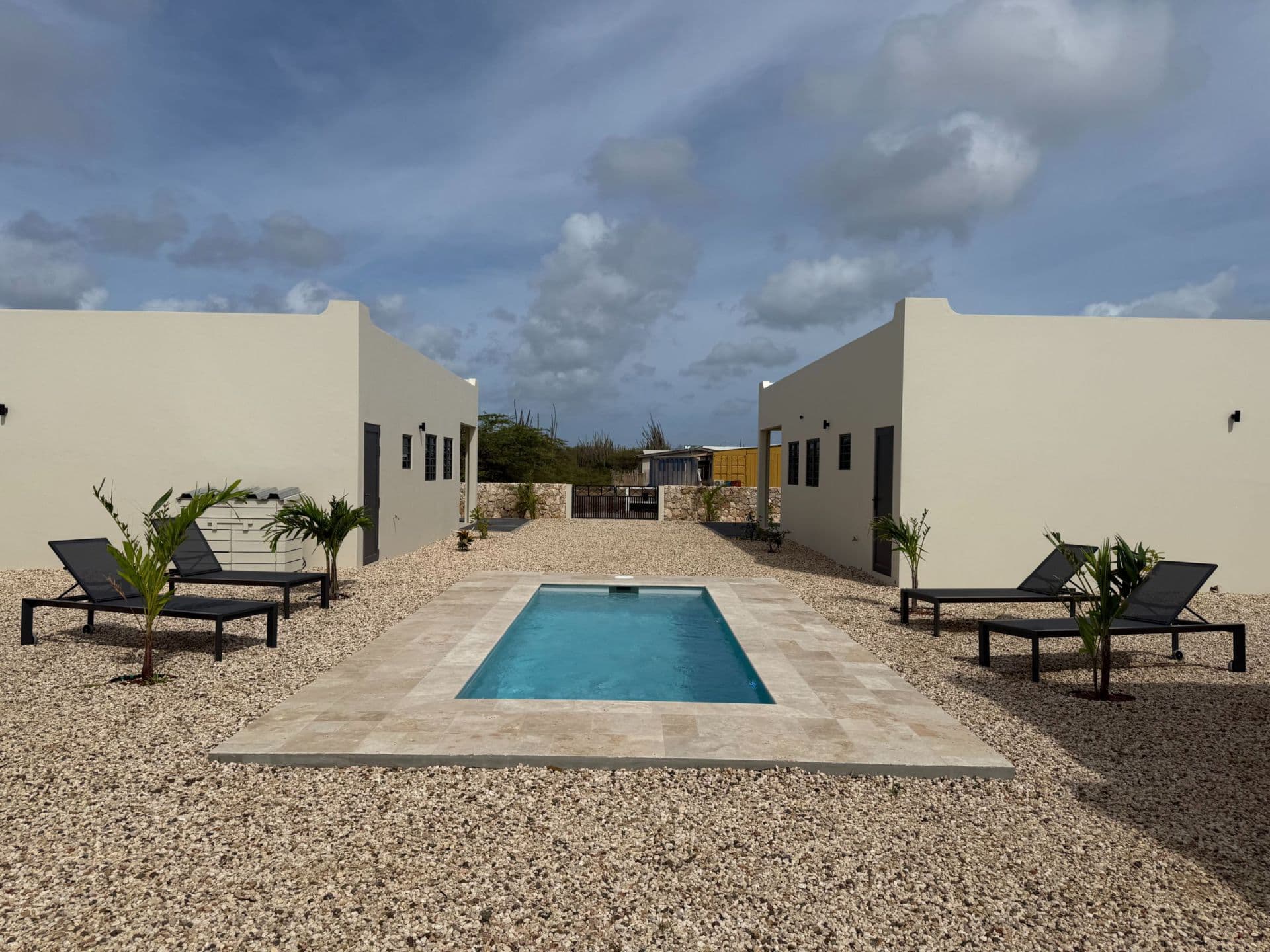 Kaya Priscilla 4 - Furnished 2BR Home w/ Office & Pool, Antriol