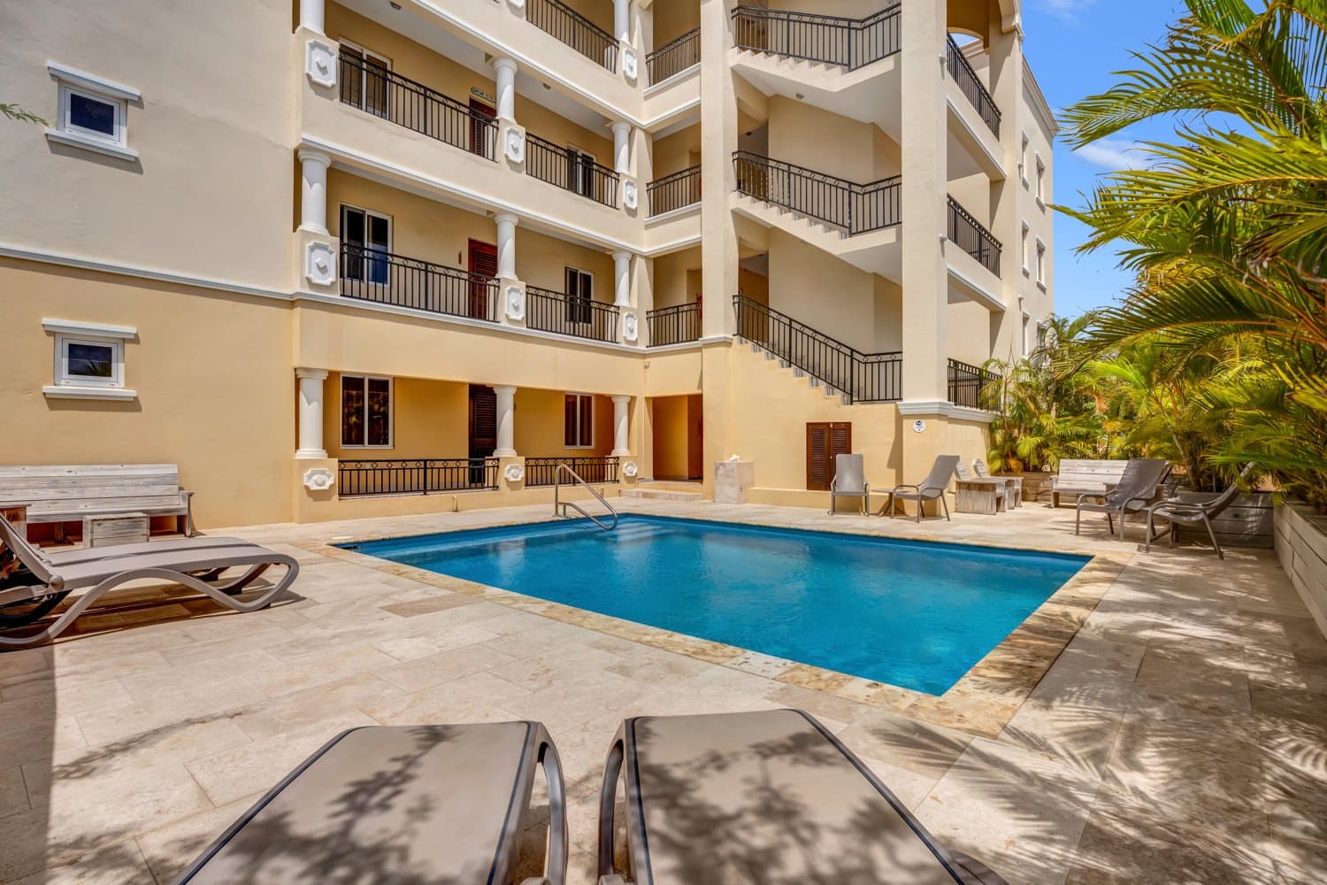 Hausmann Follies 6 - Oceanview 2BR Apartment with Pool