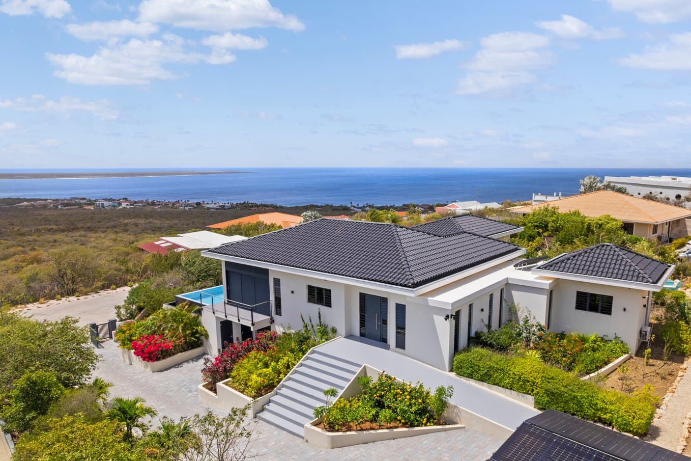 Crown Terrace 31 - Luxury Ocean View Villa with Pools in Sabadeco