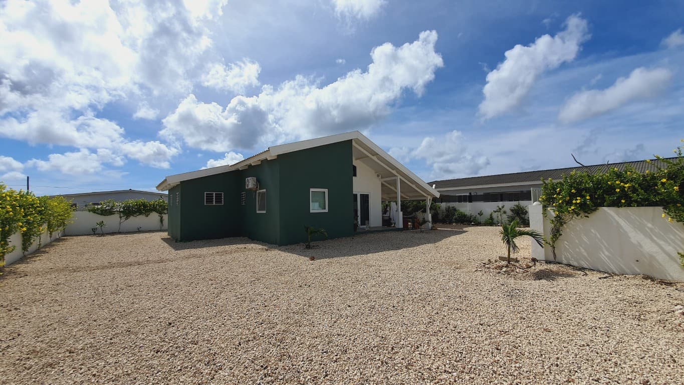 Kaya Geleen 21 - Furnished 2BR Home with Garden in Hato
