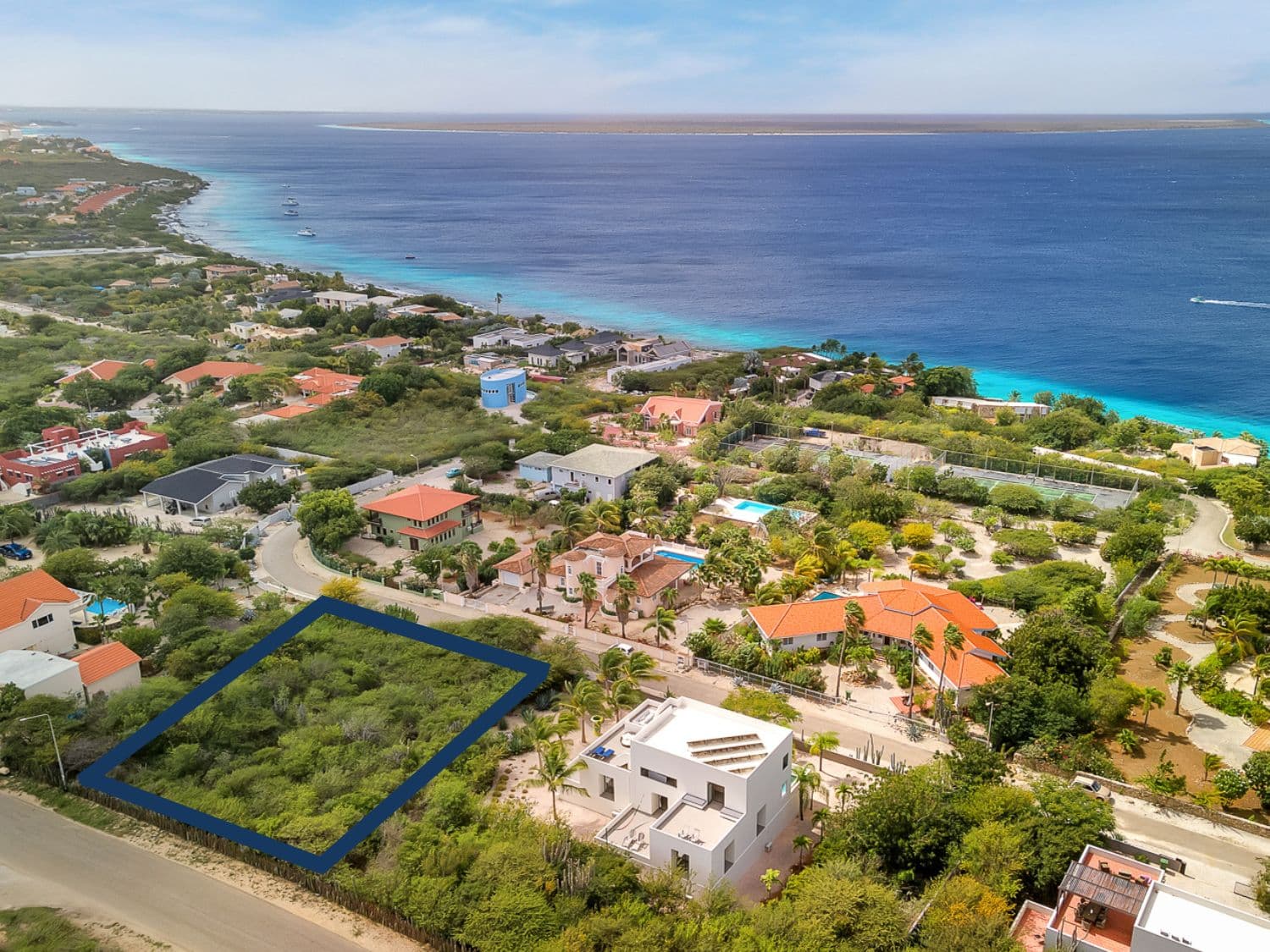 Crown Court 4 - Freehold Land Plot in Sabadeco | 1,813m²