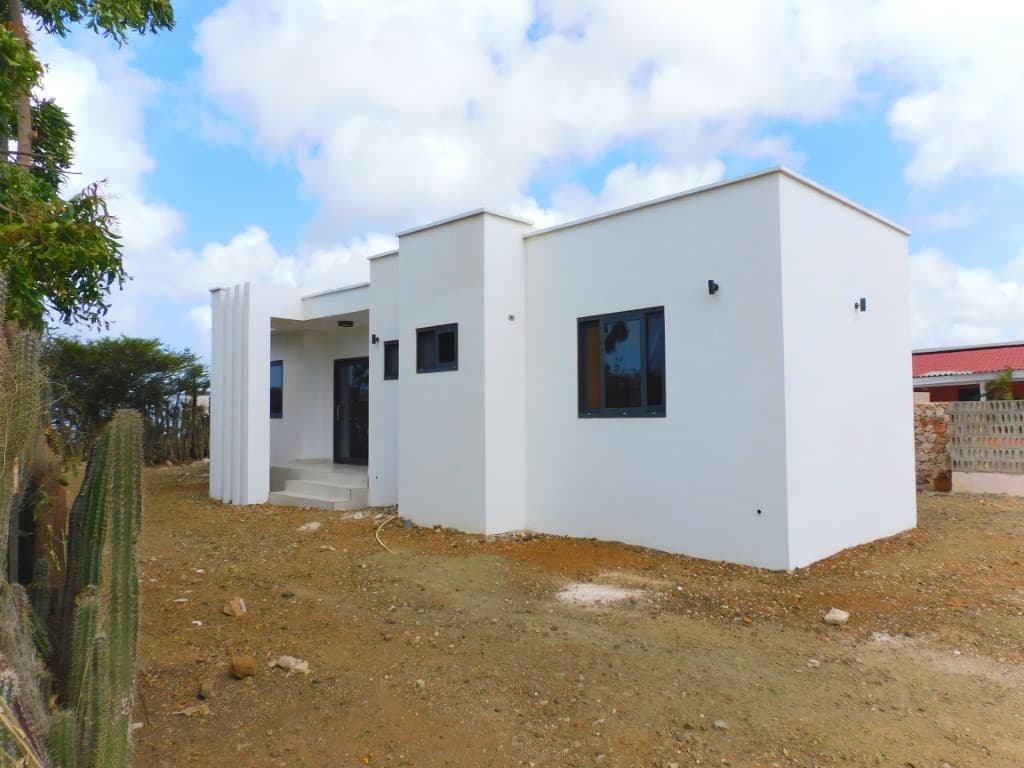 Kaya Misoa 5 - Modern 3BR Home with Garden in Nikiboko