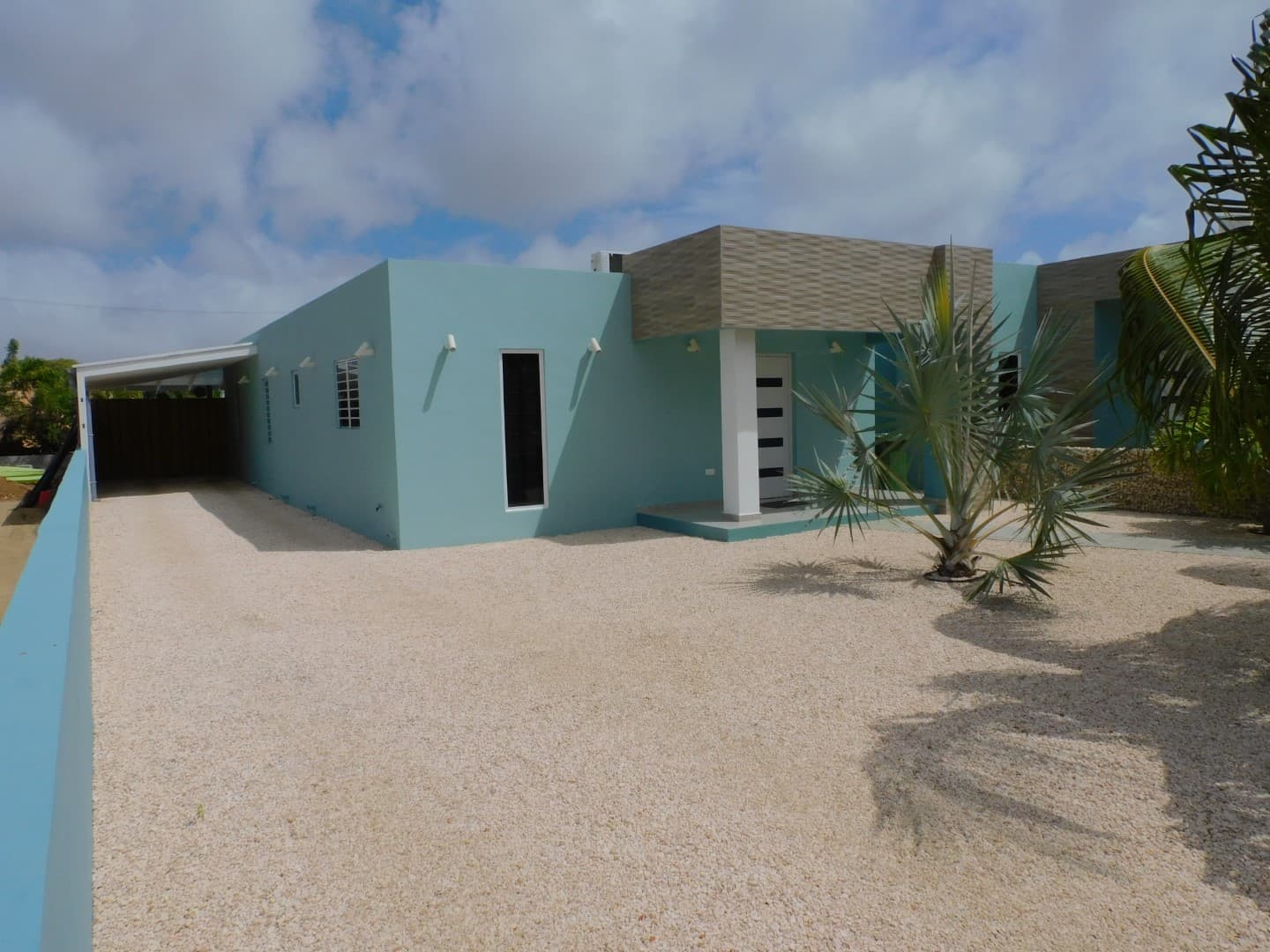 Kaya Kitara 4A - Furnished 3BR Semi-Detached with Pool