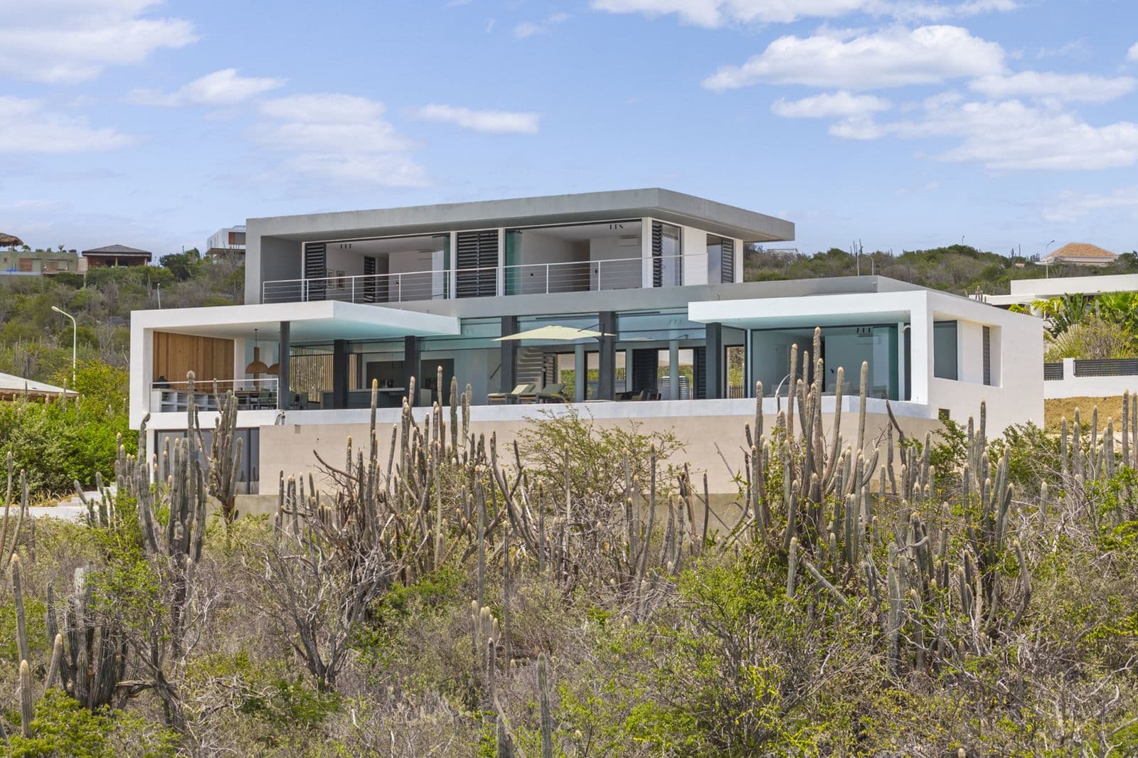 Crown West 207 - Luxe Off-Grid Villa met Infinity Pool