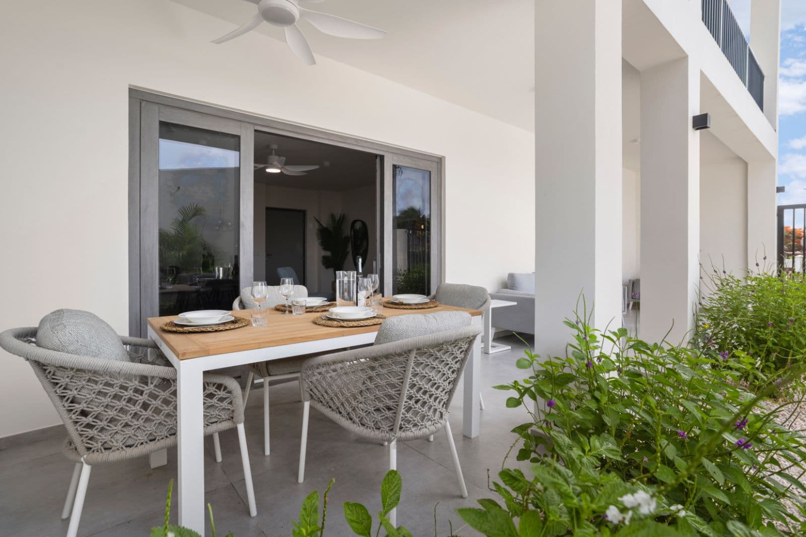 Bonaire Beach Apt 2 - Modern 2BR Near Chachacha Beach