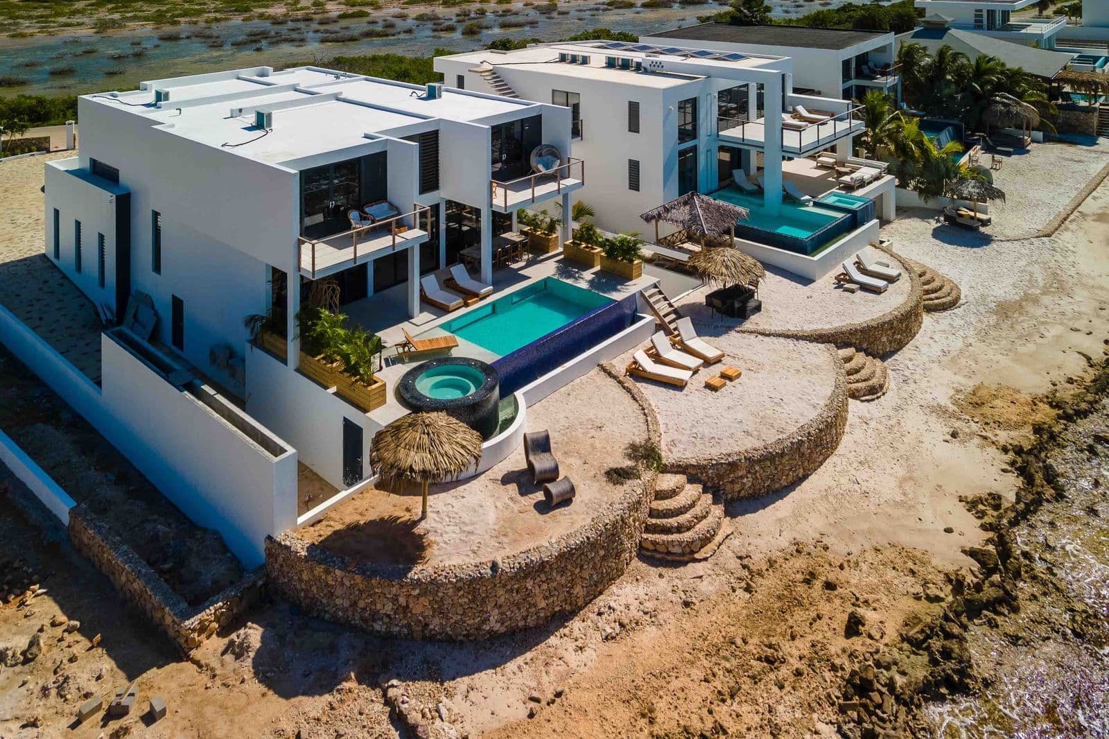 Beach Villa 3 - Oceanfront 7BR Villa in Punt Vierkant