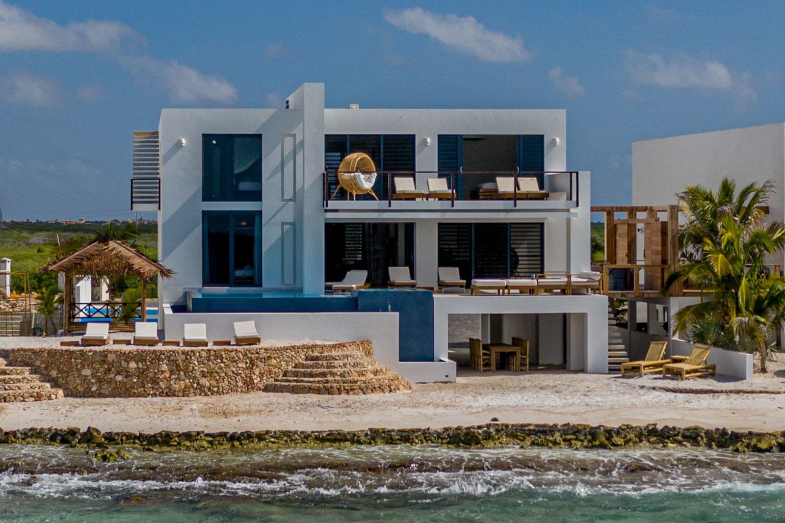 Beach Villa 2 - Oceanfront Luxury with Infinity Pool & Jacuzzi
