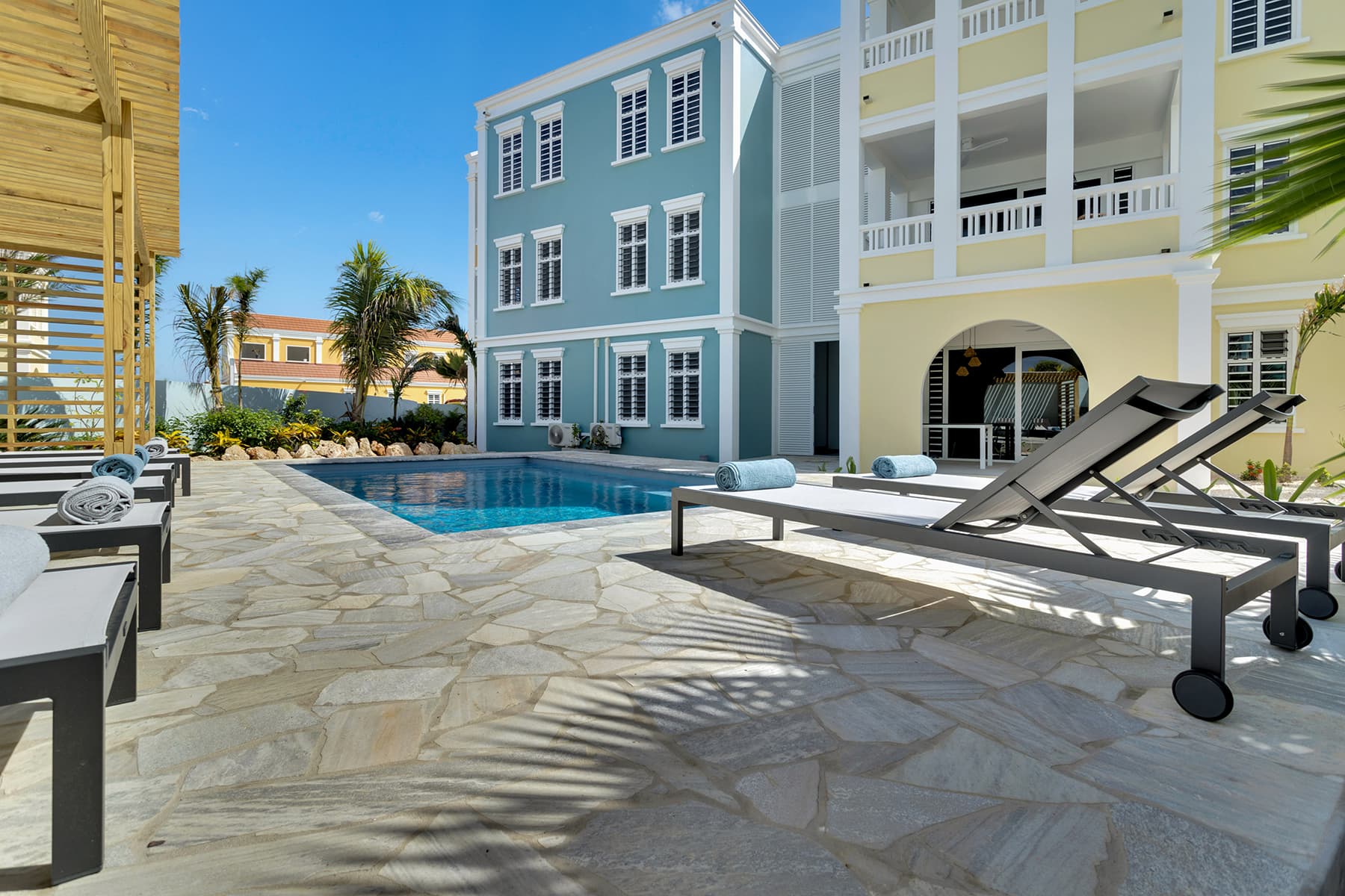 Water Villas Bonaire 1BR Apt – Communal Pool & Garden