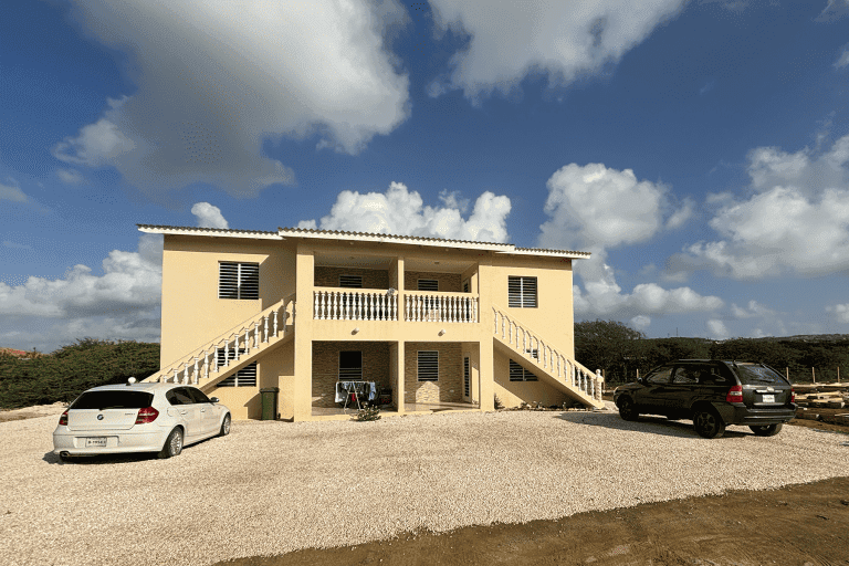 Kaya Pawnee 17b - Ongemeubeleerd 2-slaapkamer appartement in Hato
