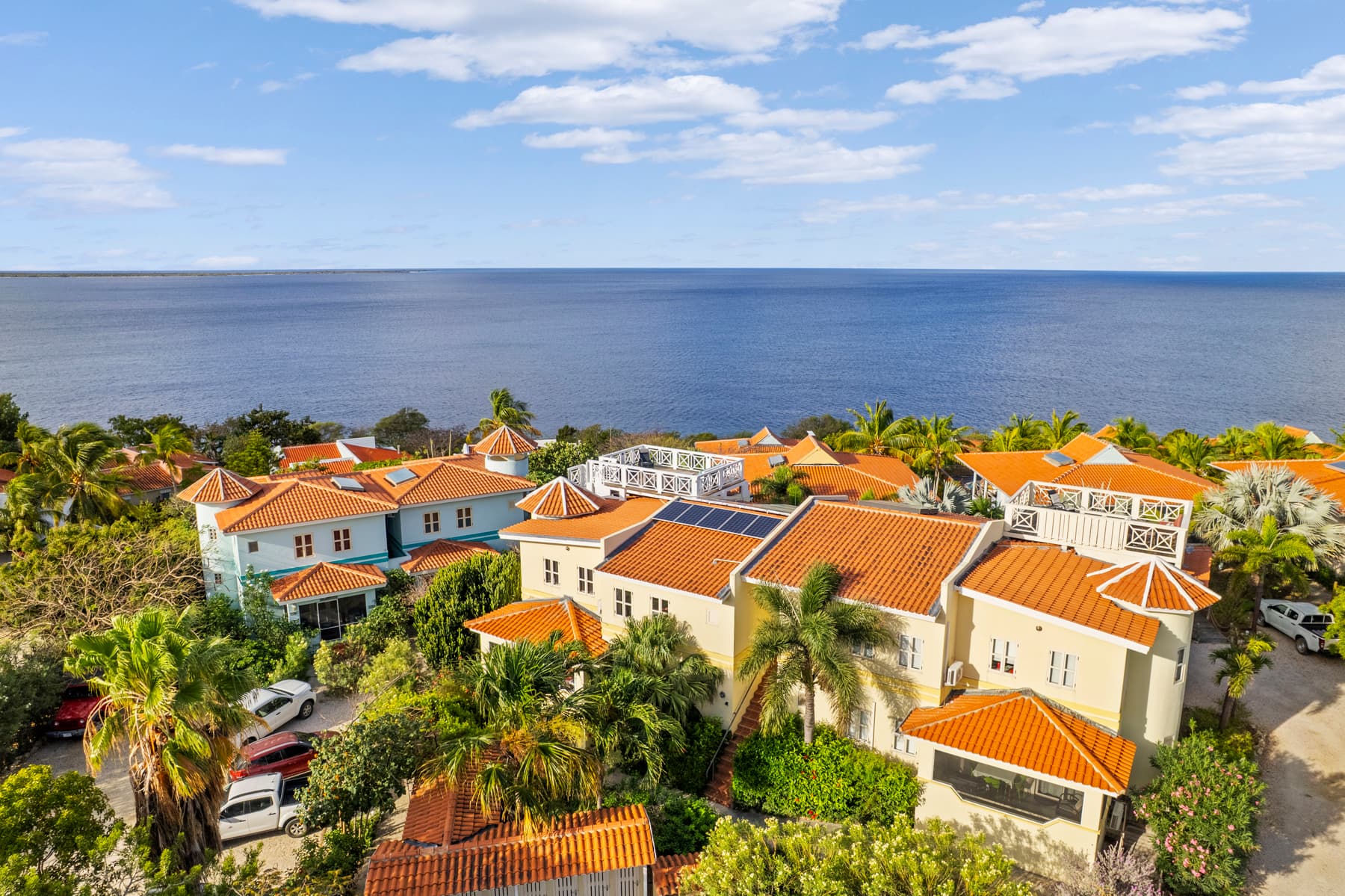 Caribbean Club Studio – 1BR Garden View Near Oil Slick
