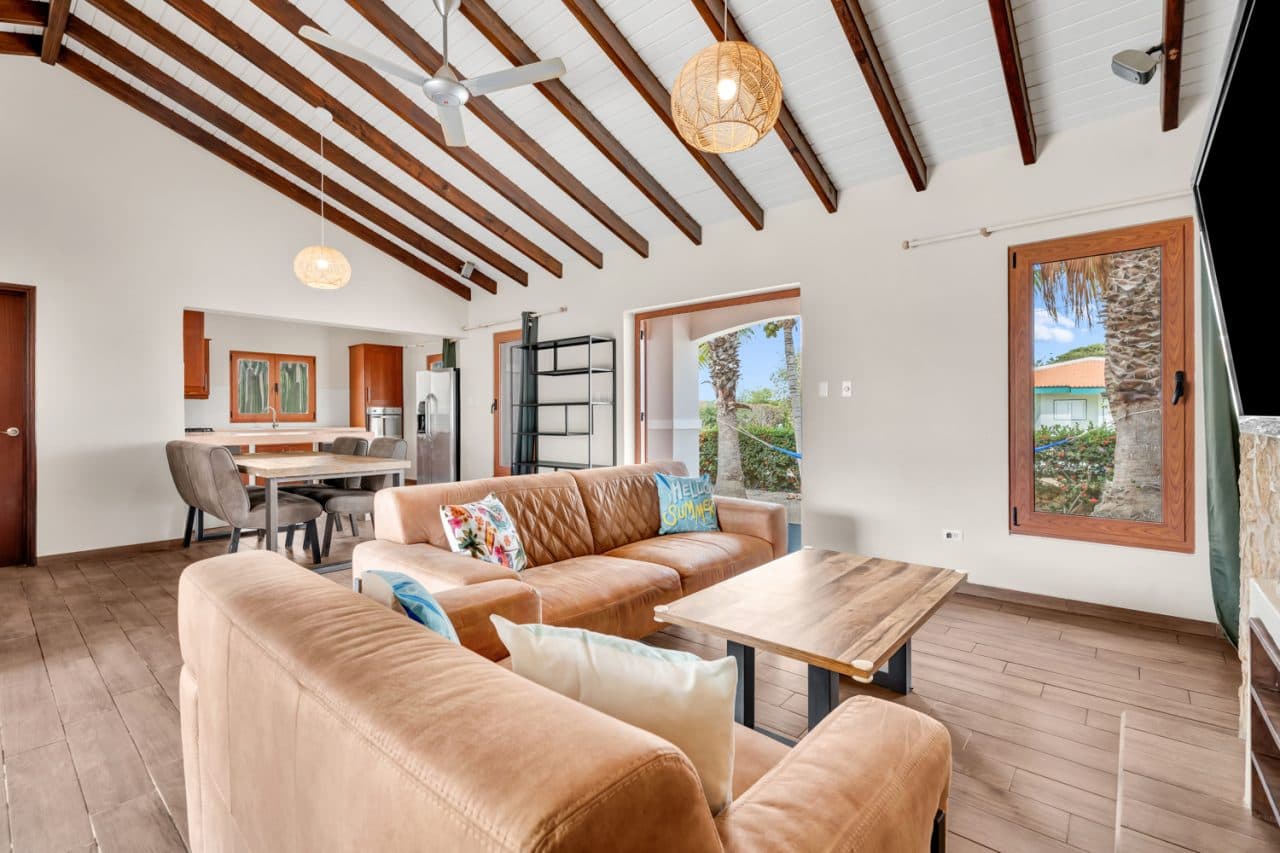Kaya Chroom 10 - Nawati Pool Home with Sea Views