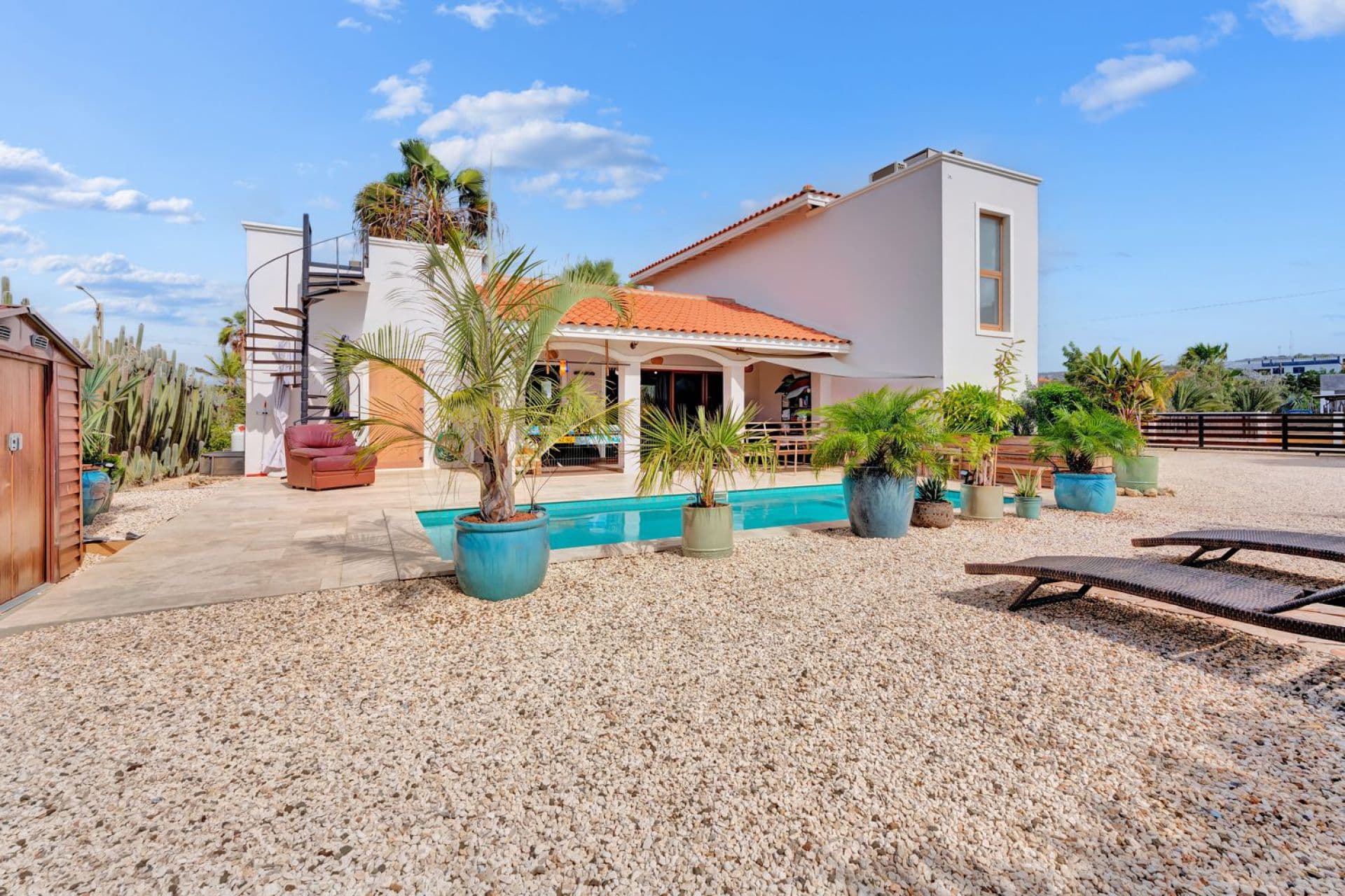 Kaya Chroom 10 - Tropical Family Home with Pool in Nawati