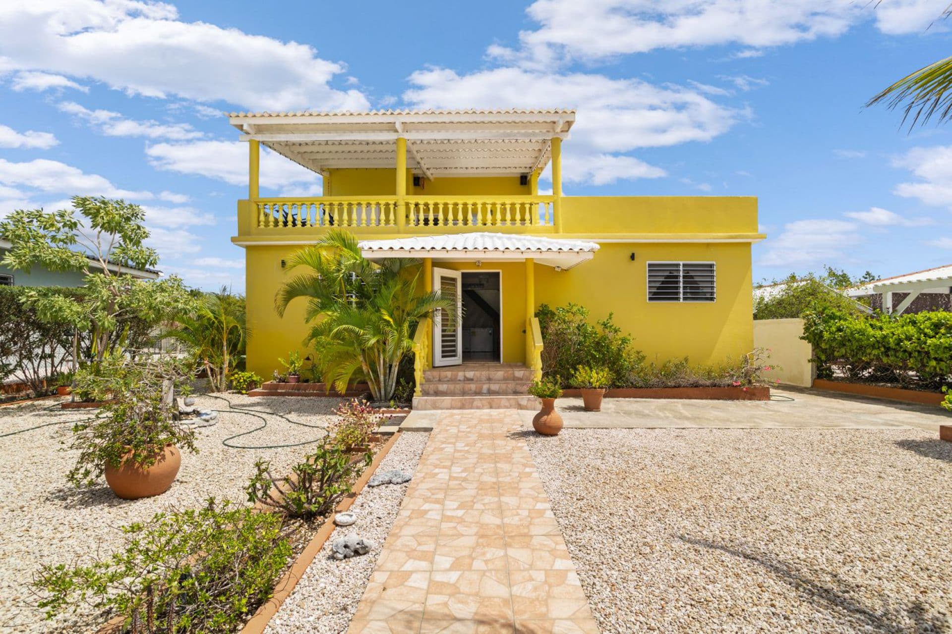 Kaya Pos di Karaña 4 - Family Home in Belnem with Office