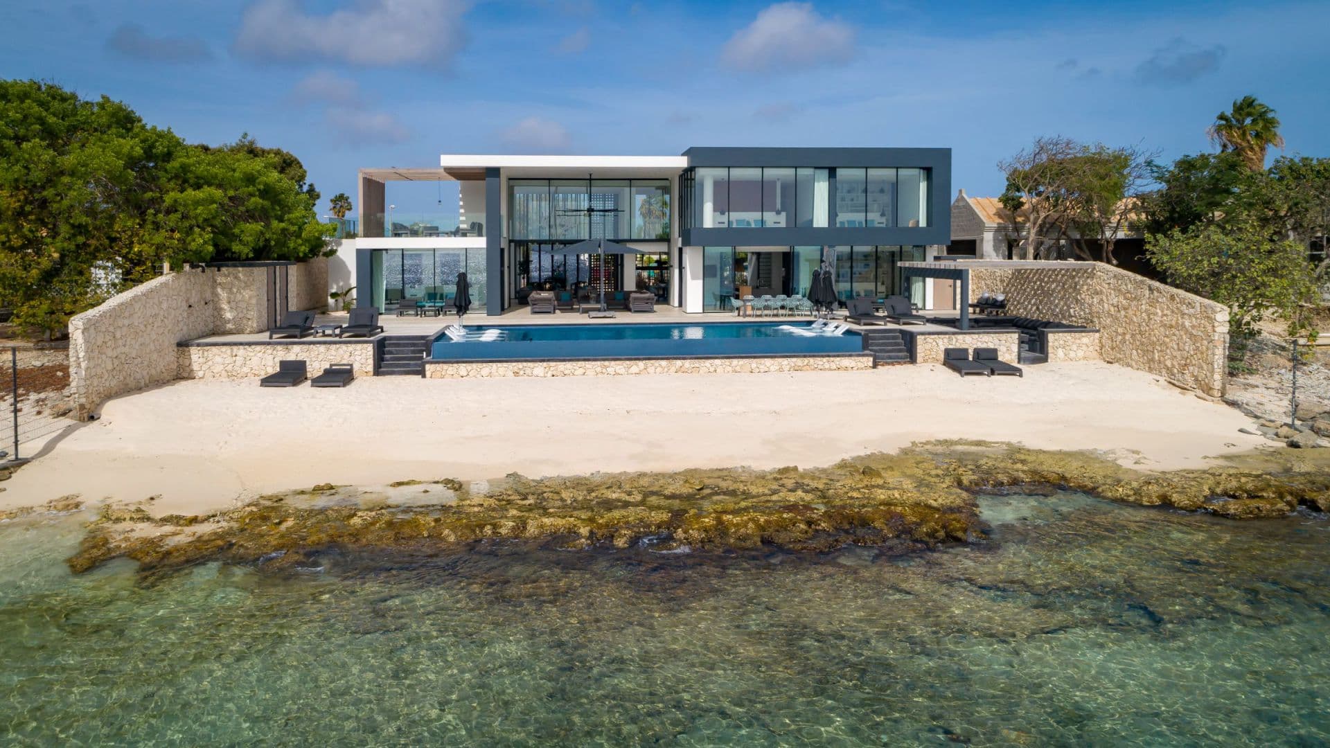 Kas Playa - Luxe Villa aan Zee met Privéstrand & Zwembad