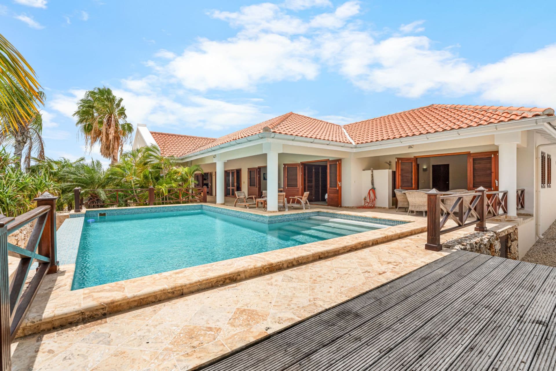 Crown Shores 65 - Ruime Villa met Zwembad & Gastenverblijf