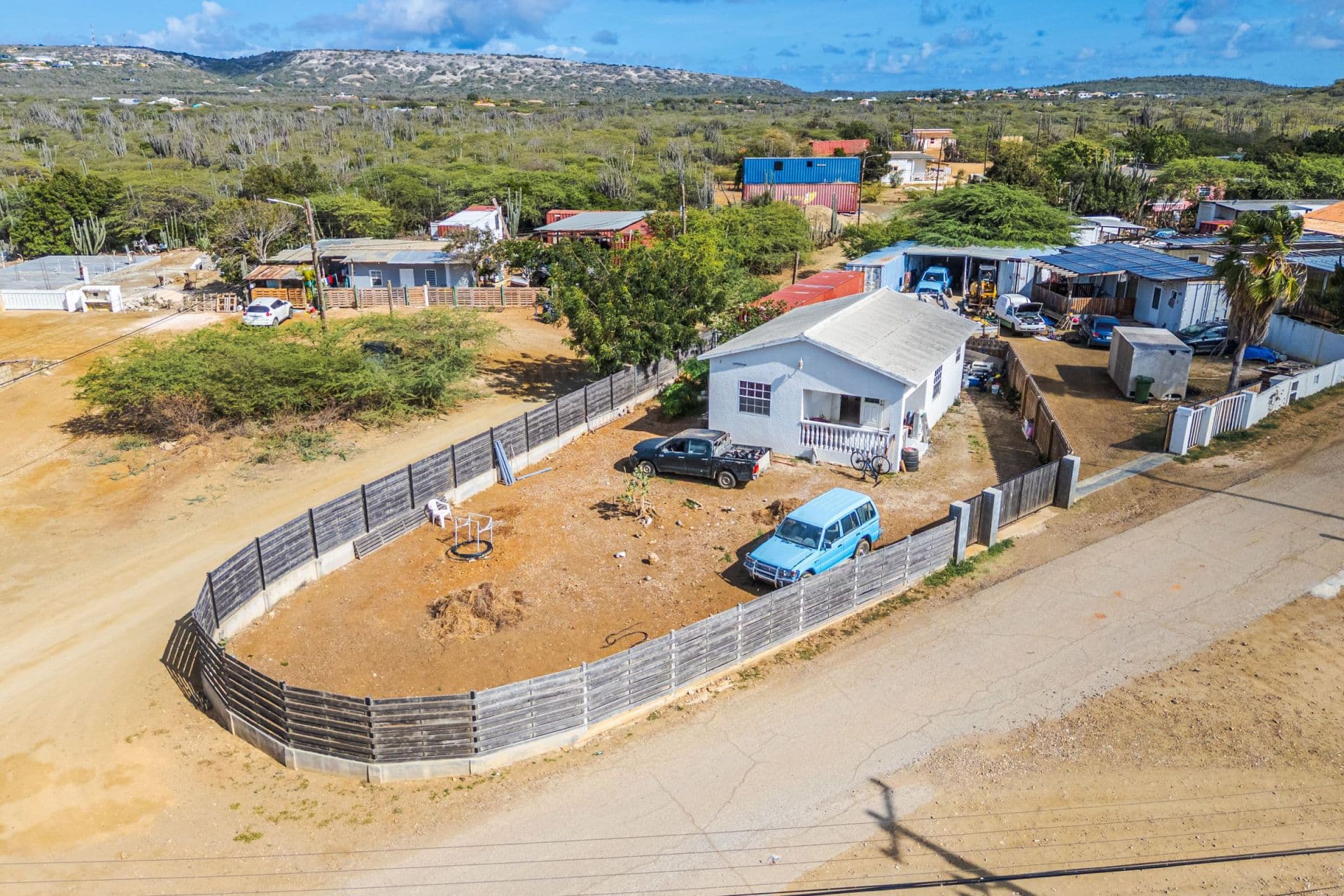 Den Stashi 13 - Cozy 2BR Home in Quiet Antriol