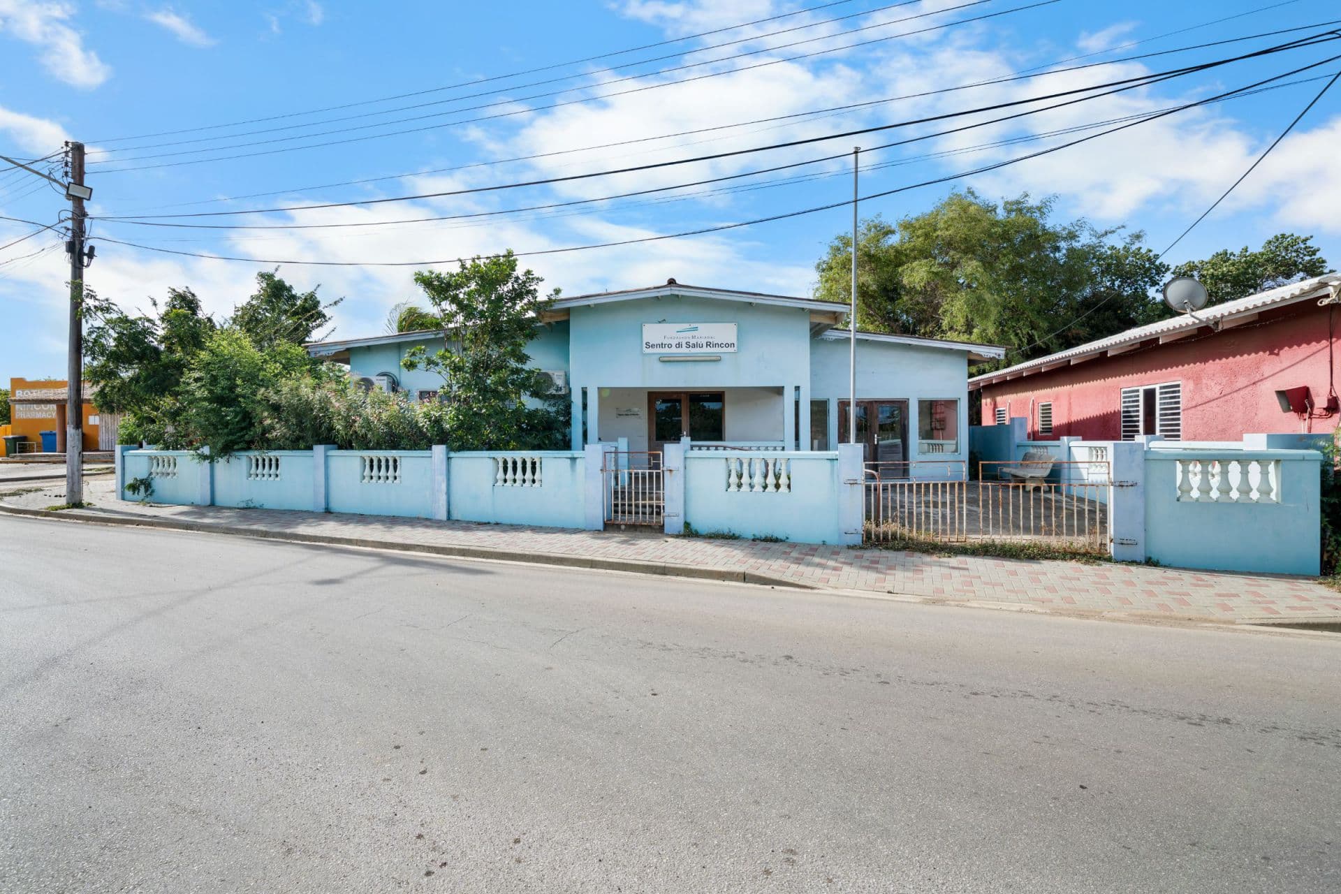 Rincon Commercial Property - Versatile 5-Room Building