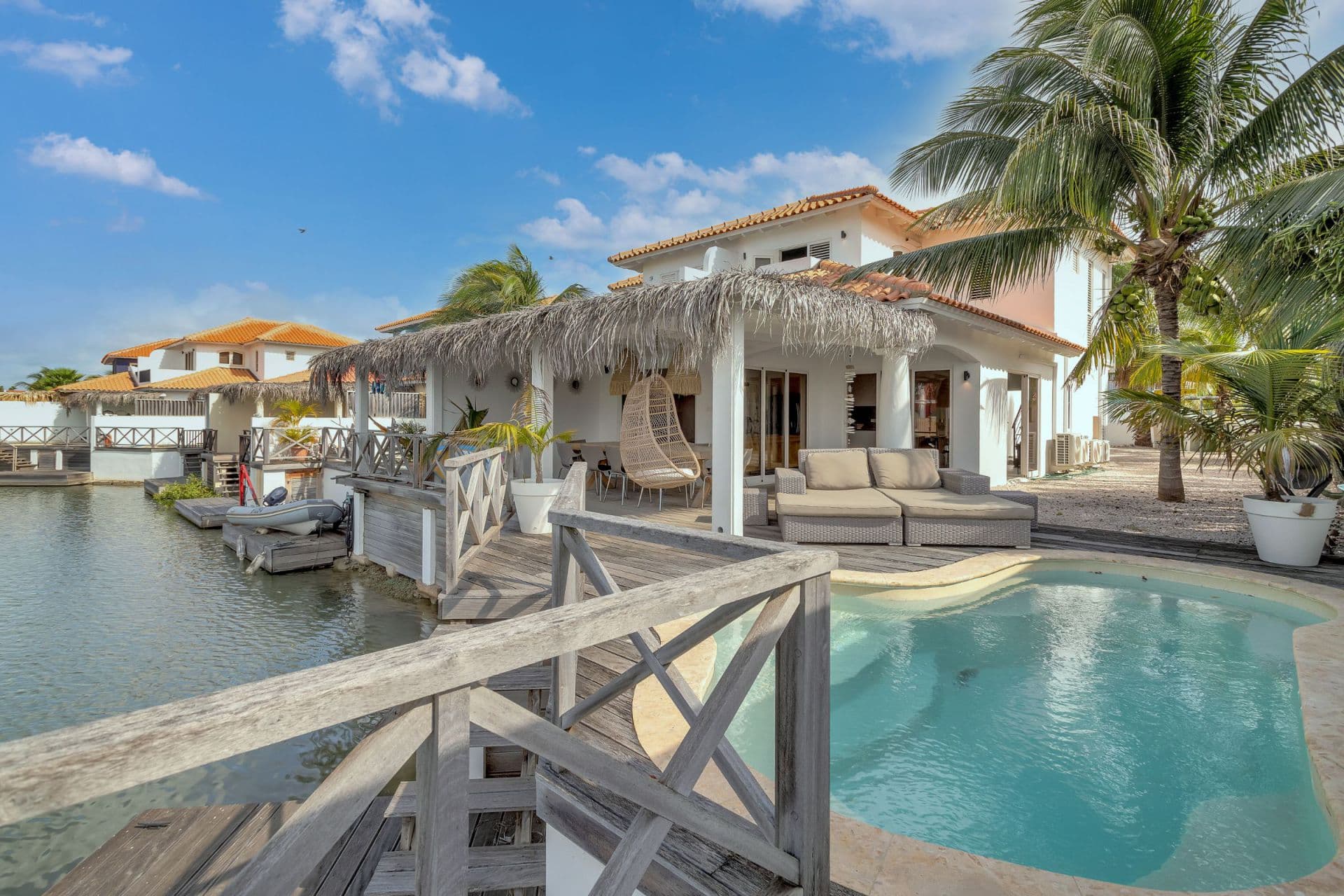 Watervilla Bahia 5 - Waterfront Rental with Pool, Kralendijk